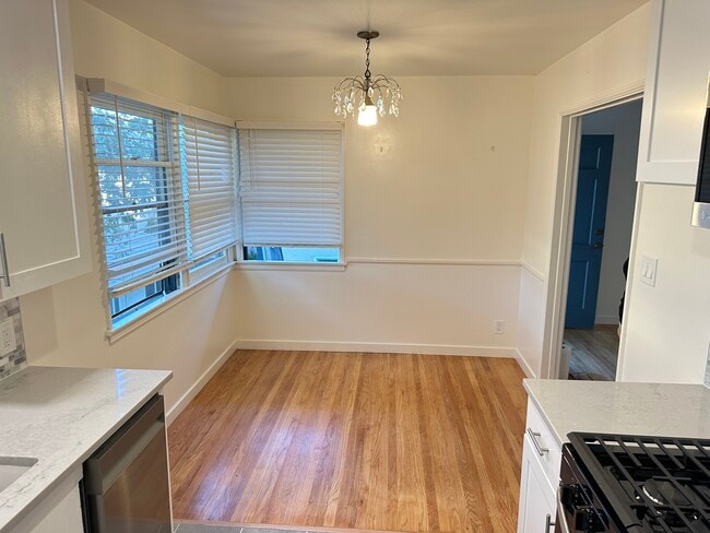 Dining room off kitchen - 306 N Screenland Dr