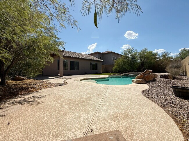 Building Photo - "Spacious 3-Bedroom/2 Full Bath Home with ...