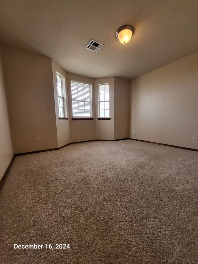 Building Photo - (4) Bed/(2) Bath in Moore Avail NOW! Pets ...