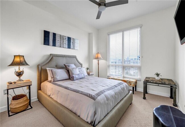 Building Photo - 711 Cosmopolitan Dr NE