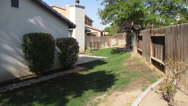 Building Photo - Southwest Bakersfield Home for Rent