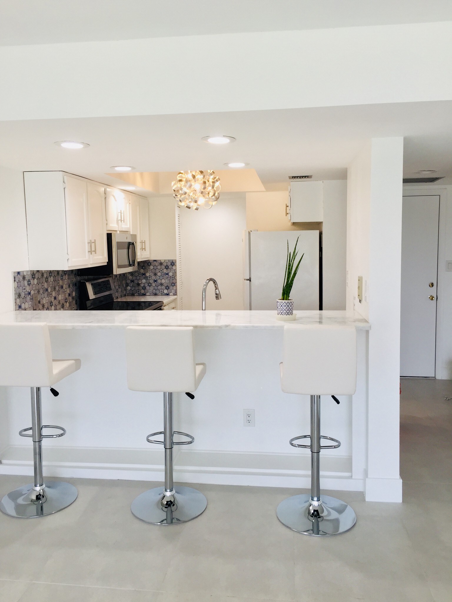Kitchen - 25188 Marion Ave