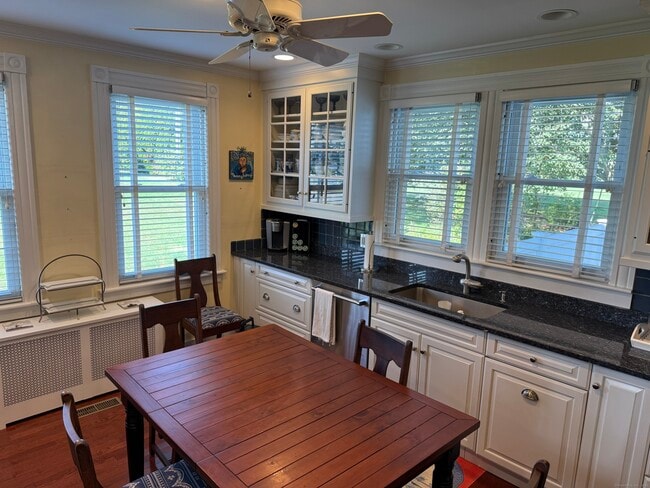 Building Photo - 507 Stonington Rd