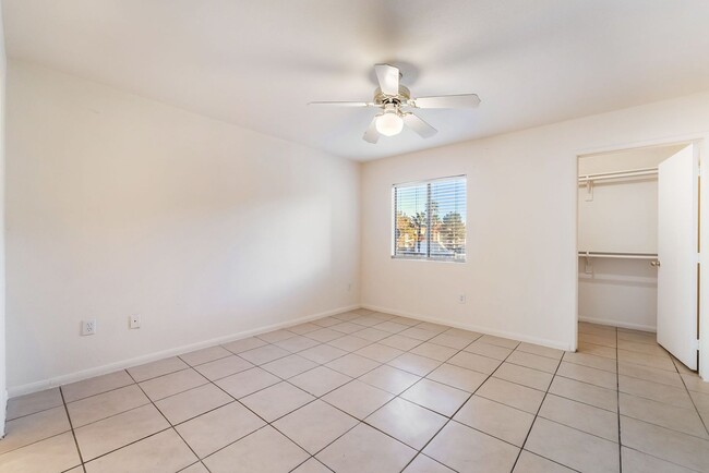 Building Photo - Spacious Condo with Resort-Style Amenities!