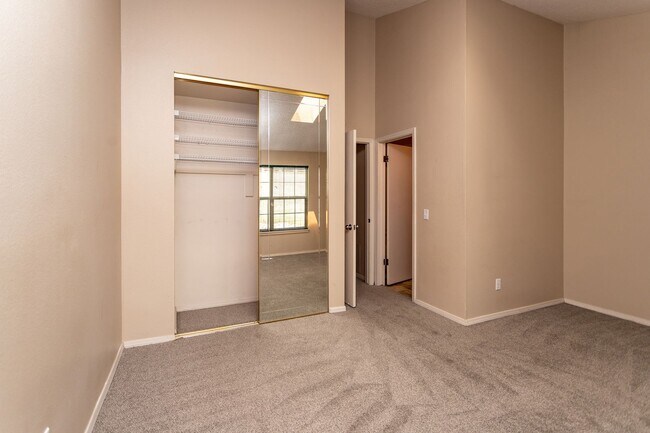 Building Photo - 6853 Mountain Top Ln