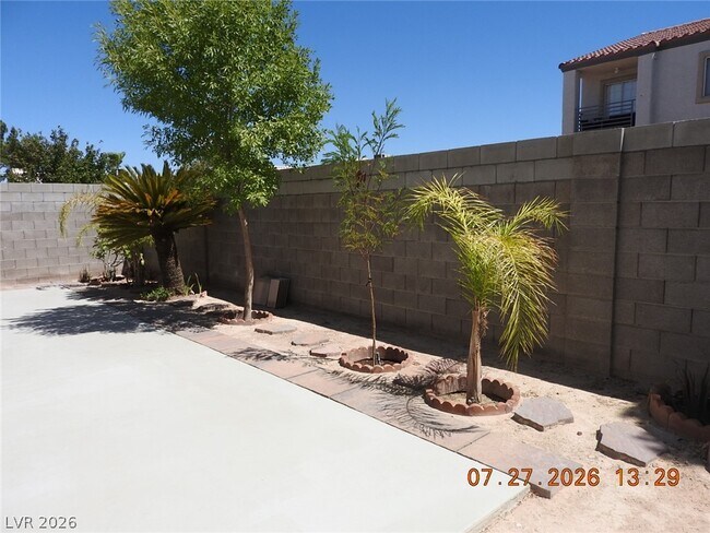Building Photo - 4533 Chestnut Blaze