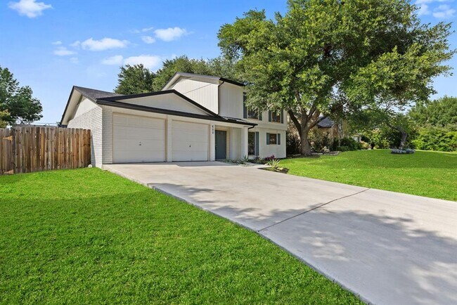 Building Photo - 600 Pin Tail Ln
