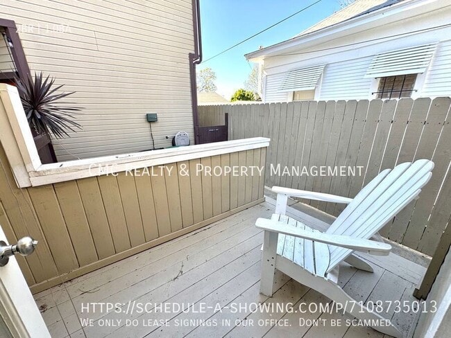 Building Photo - 531 Roswell-