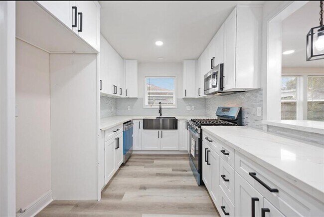 Building Photo - 7425 Rhobell St