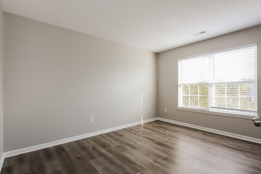 Building Photo - 1580 Cold Spring Dr