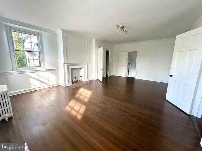 Building Photo - 571 N Newtown Street Rd