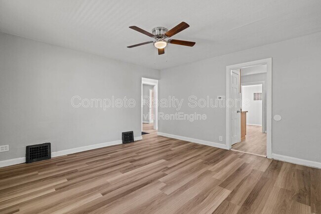 Building Photo - 7120 Greenhaven Dr