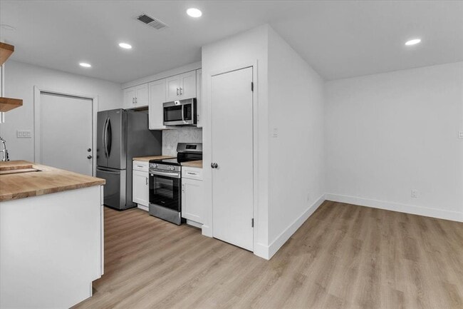 Building Photo - 1411 Manford Hill Dr