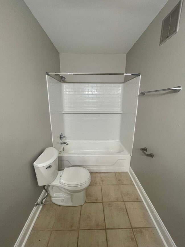 Building Photo - Welcome to this charming 1-bedroom, 1-bathroom Apartment, located in the vibrant city of Charlott...