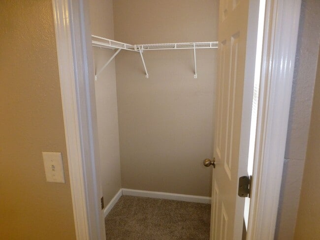 Building Photo - Stewarts Landing Neighborhood, Easy access to I-24