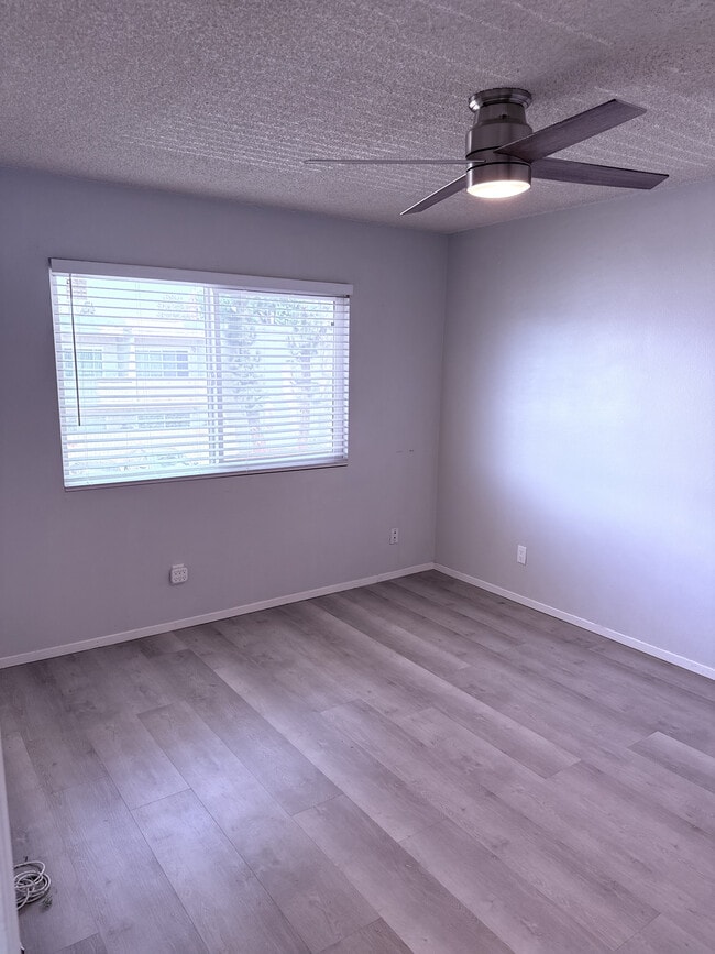 Bedroom 1 - 4700 Clair del Ave