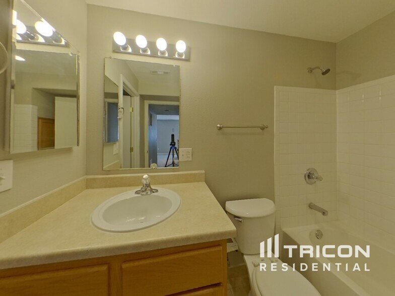 Building Photo - 4968 Sweetgrass Ln