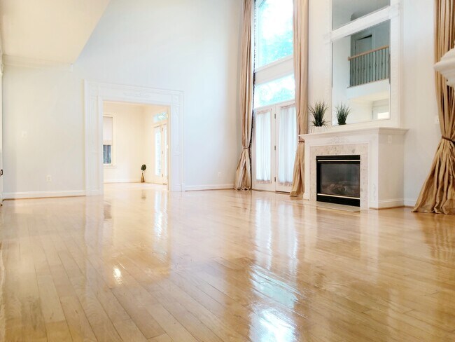 Building Photo - 6438 Columbia Pike