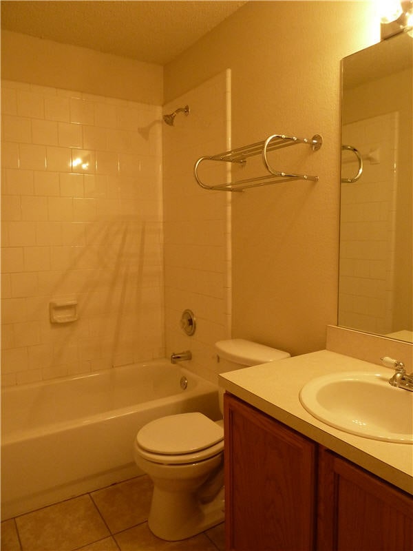 Building Photo - 4203 Falcon Dr