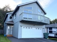 Building Photo - 8140 Queen Victoria Dr