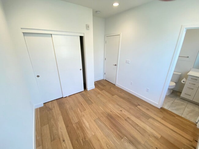 Building Photo - Advent - Three Story Townhome W/ Attached ...