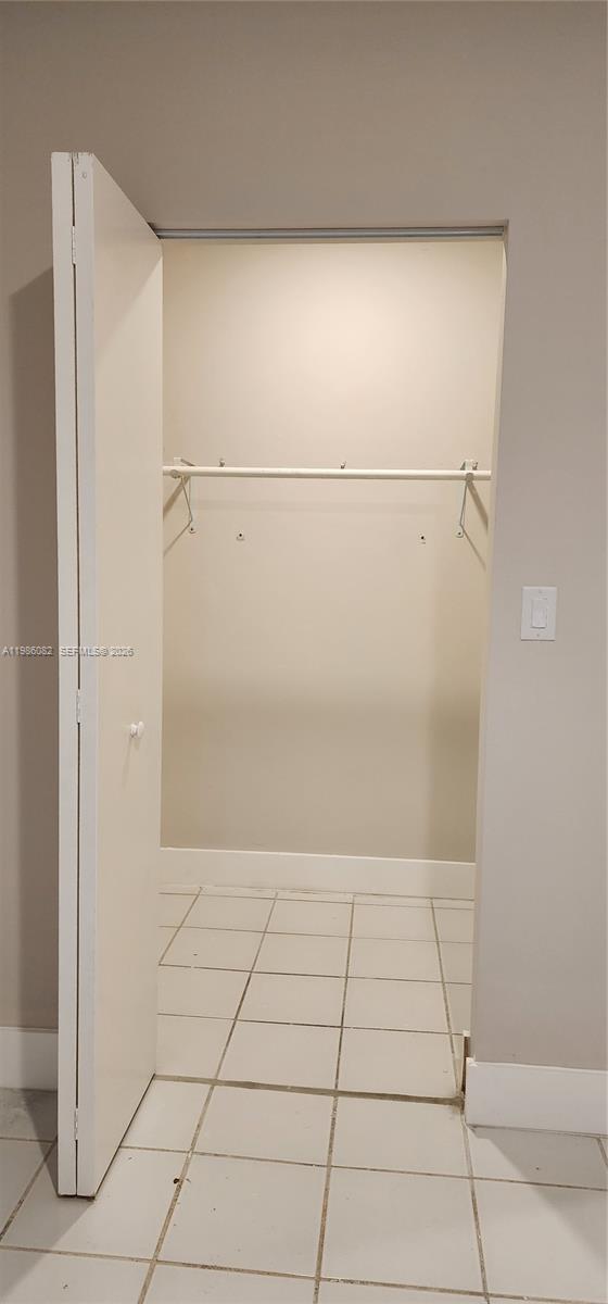 Building Photo - 800 SW 10th Ave