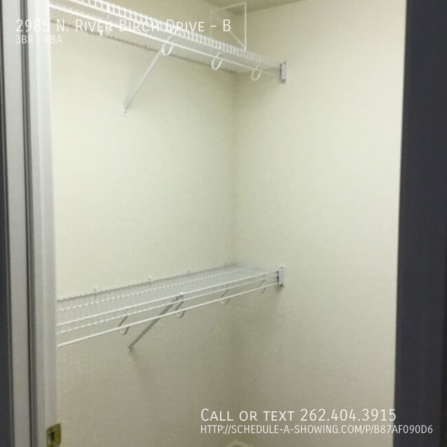 Building Photo - Huge condo with 2 car garage!