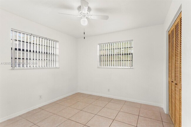Building Photo - 4120 SW 19th St