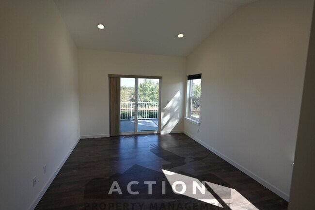 Building Photo - 3 bed 2 bath home in Solana, Sequim