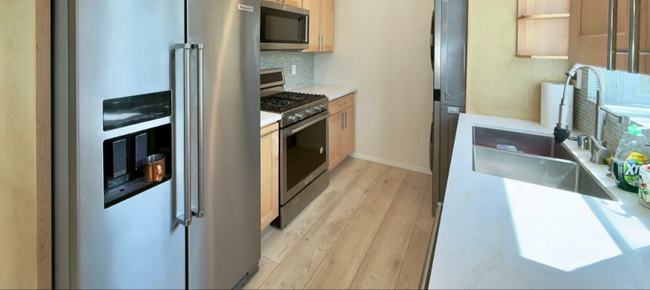 Building Photo - 5921 Fallbrook Ave