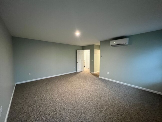 Building Photo - 723 Eastgate Pl