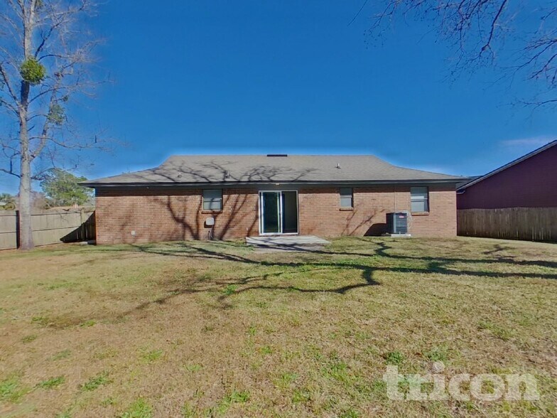 Building Photo - 7580 Falcon Trace Dr W