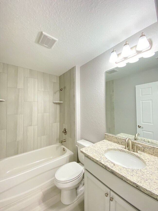 Building Photo - Desirable SW Ocala Neighborhood 4/2/2 *WON'T LAST*