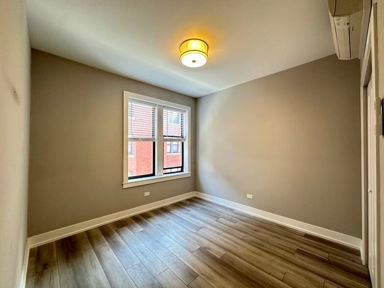 Building Photo - 3934 N Janssen Ave