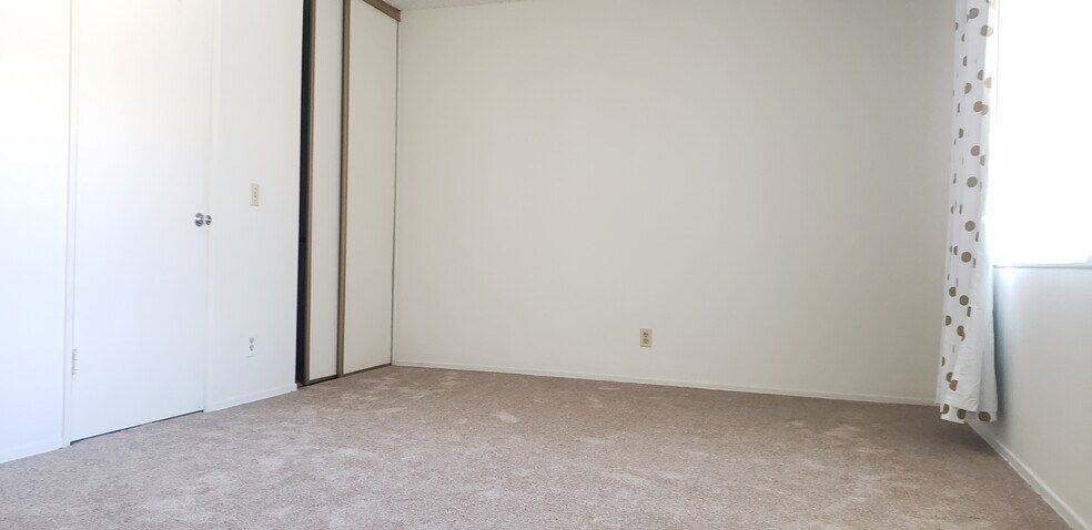 2nd bedroom over 200 sf - 725 Windwood Dr