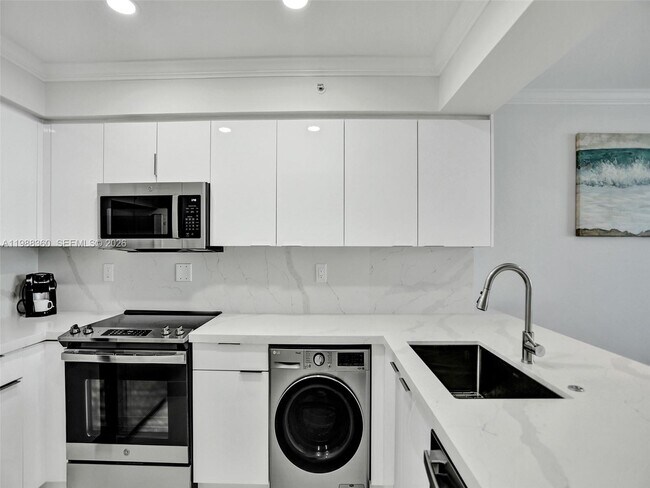 Building Photo - 2501 S Ocean Dr