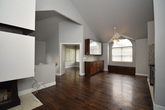 Building Photo - Quiet 2 Bed Millcreek Condo with Beautiful Mountain Views!
