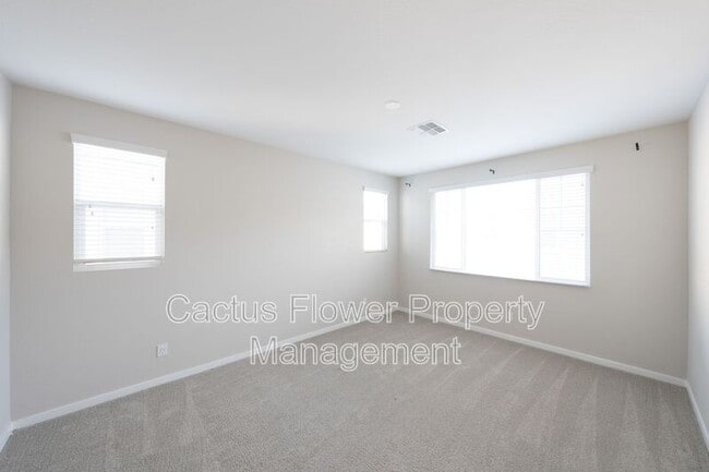 Building Photo - 2851 S Central Dr