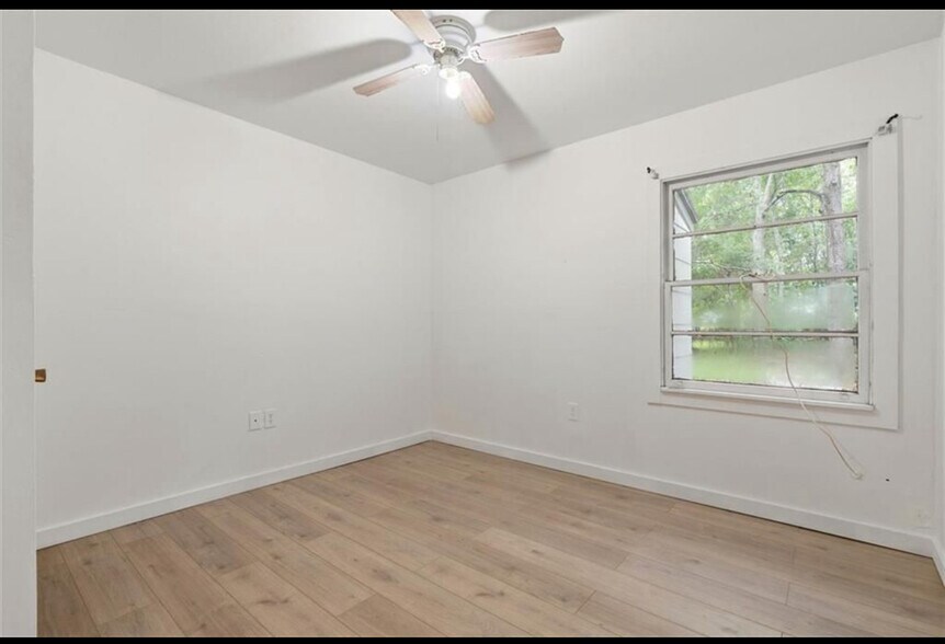 Building Photo - 1208 Creekway Dr