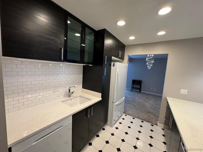 Building Photo - 18453 University Park Dr