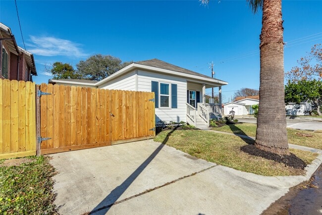 Building Photo - 4302 Avenue R 1/2