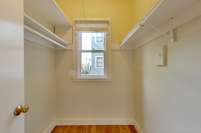 Building Photo - Gorgeous Studio, Steps from the Park with ...