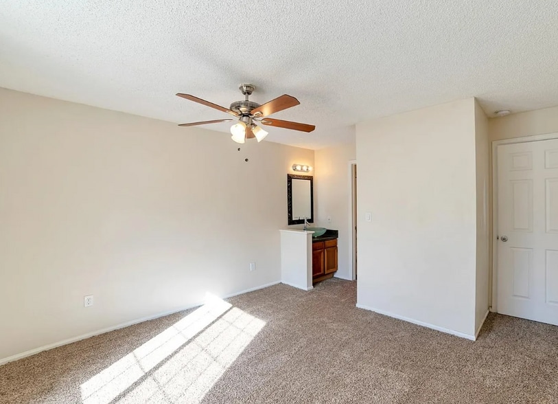 Building Photo - 3074 S Uravan St