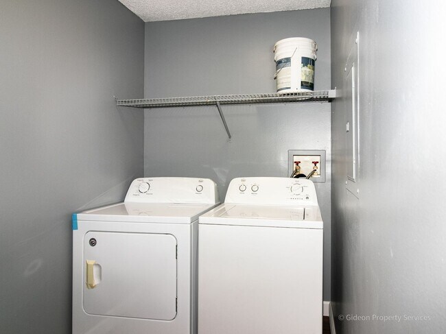 Building Photo - Beautiful 4/4 Condo in University Terrace