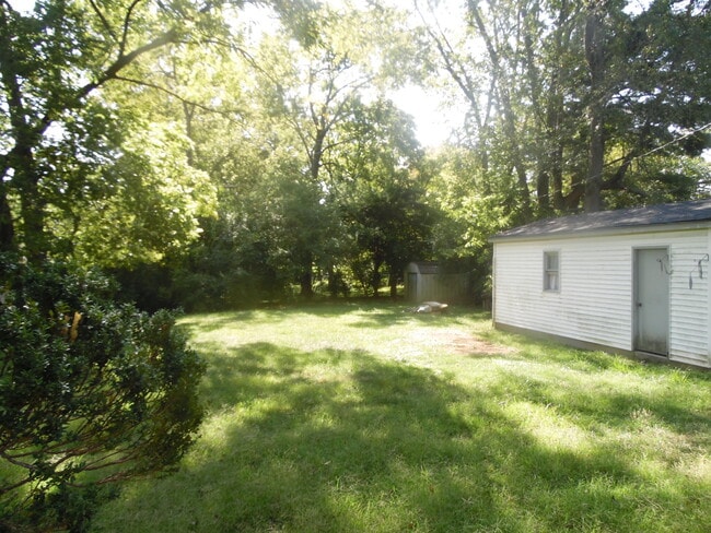 Building Photo - 2492 Southview Dr