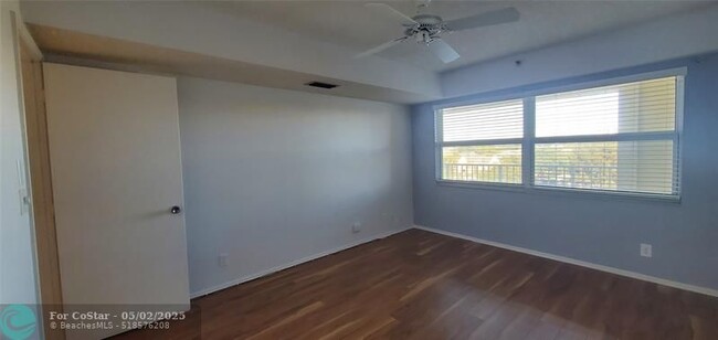 Building Photo - 3095 N Course Dr