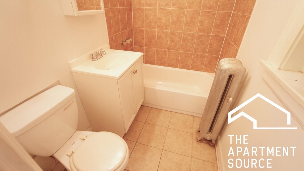 Building Photo - 2704 N Sawyer Ave