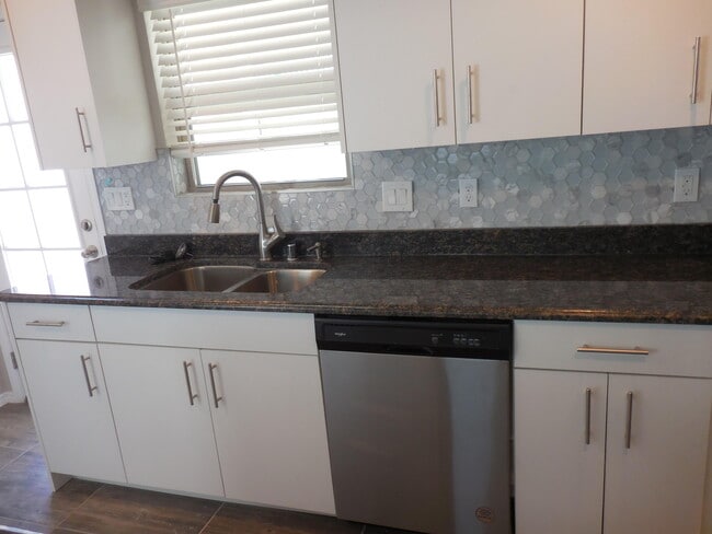 Building Photo - 963 Aircoupe Way