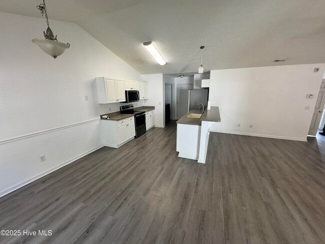 Building Photo - 103 Jasmine Ln