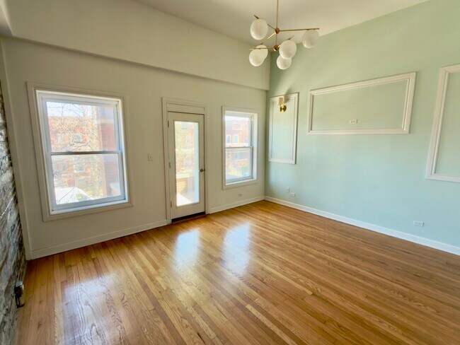 Building Photo - 4724 N Troy St